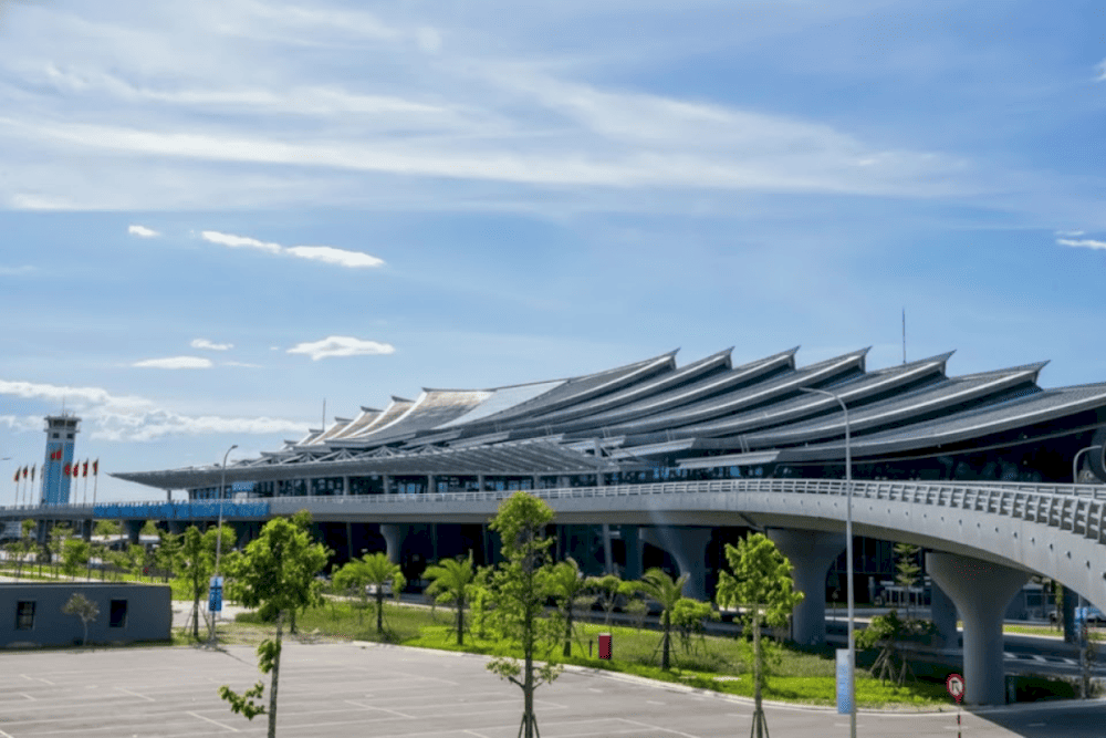 Taking a taxi ensures a smooth, comfortable, and time-efficient transfer, allowing you to arrive at your hotel in Hue city center relaxed and ready to begin your journey